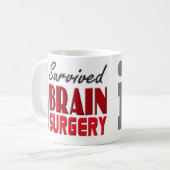 私は脳外科手術のマグを生き延びました コーヒーマグカップ (正面左)