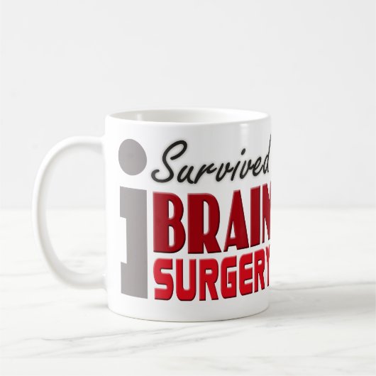 私は脳外科手術のマグを生き延びました コーヒーマグカップ (左)