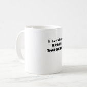 私は脳外科手術を生き延びました コーヒーマグカップ (正面左)