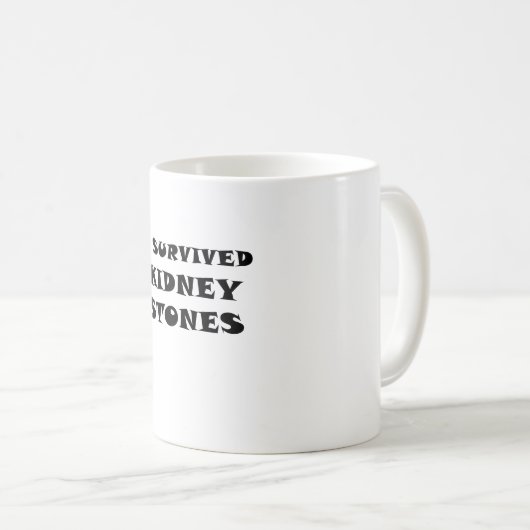 私は腎臓結石を生き延びました コーヒーマグカップ (正面右)