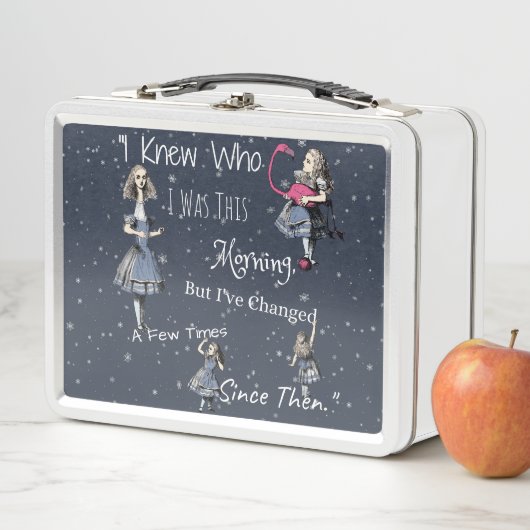 「私は自分が何者か知っていた…」 不思議の国のアリス メタルランチボックス (インサイチュ)