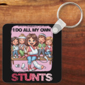 私は自分のスタントの腕を折るとすぐに腕が良くなる キーホルダー (裏面)