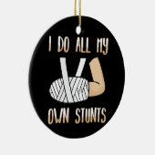 私は自分のスタントの骨折おもしろい骨を全て行う セラミックオーナメント (右)