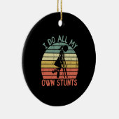 私は自分のスタントはレッグおもしろいガールを陪審する セラミックオーナメント (右)