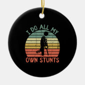 私は自分のスタントを全おもしろいて審査員の足をする セラミックオーナメント (正面)