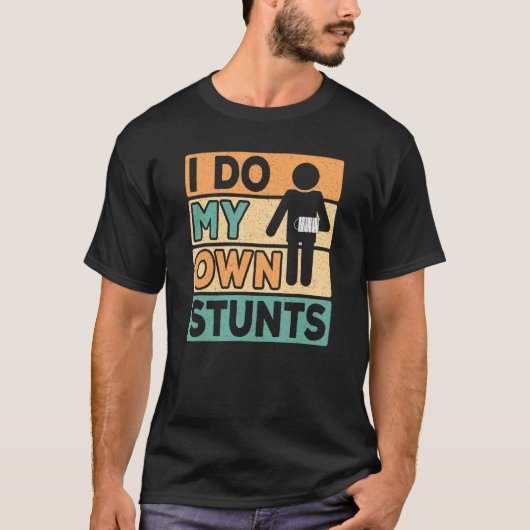 私は自分のスタントを行う間にすぐに腕のサーグを壊す Tシャツ (正面)