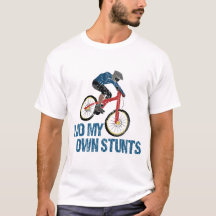 私は自分のスタントマウンテンバイクもしくは自転車に乗る人ヴィンテージ