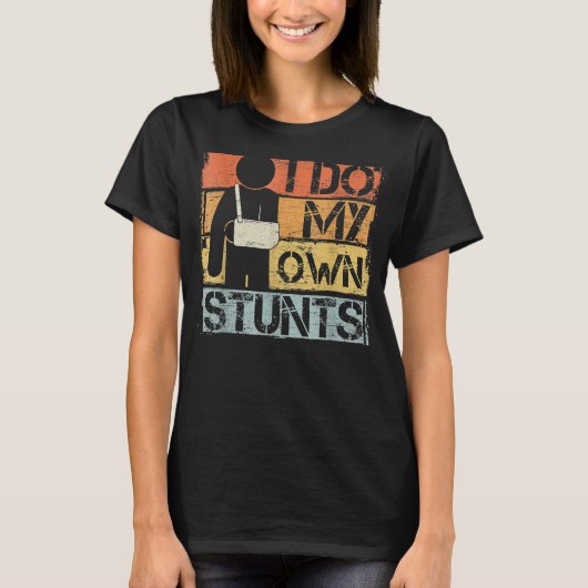 私は自分のスタント傷害の壊れた腕の回復をする Tシャツ (正面)