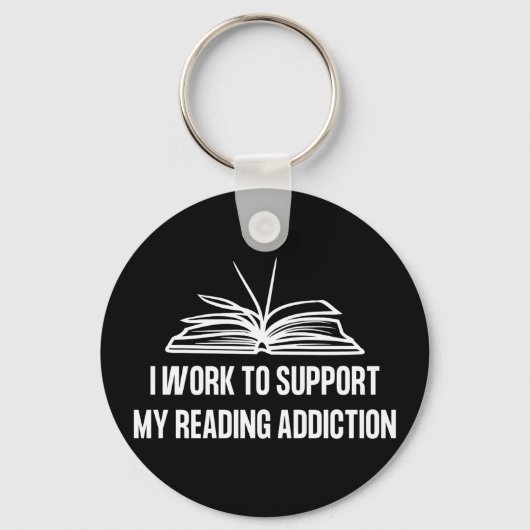 私は自分の中毒を支え読るために働く キーホルダー (正面)