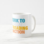 私は自分の中毒を支え読るために働く コーヒーマグカップ (正面右)