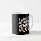 私は自分の中毒を支え読るために働く コーヒーマグカップ (正面右)