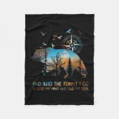 私は自分の心の贈り物を失いに行くために耐えて森に入る フリースブランケット (正面)