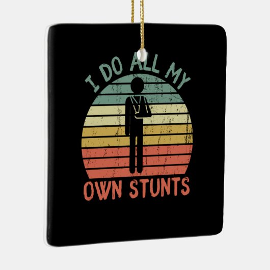 私は自分の曲芸で偽証おもしろいをする セラミックオーナメント (右)