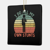 私は自分の曲芸で偽証おもしろいをする セラミックオーナメント (左)