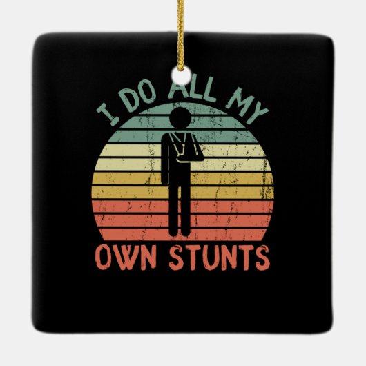 私は自分の曲芸で偽証おもしろいをする セラミックオーナメント (裏面)