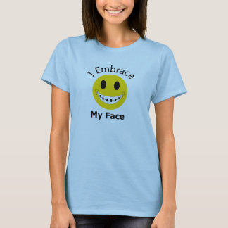 私は自分の顔Tシャツを受け入れる Tシャツ