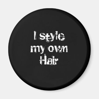 私は自分の髪をスタイルする。白黒. マグネット