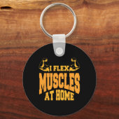 私は自宅で筋肉を曲げるボディビル強さユーモア キーホルダー (正面)