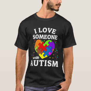 私は自閉症で人を愛している Tシャツ