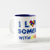私は自閉症のマグとの誰かを愛します ツートーンマグカップ (正面左)