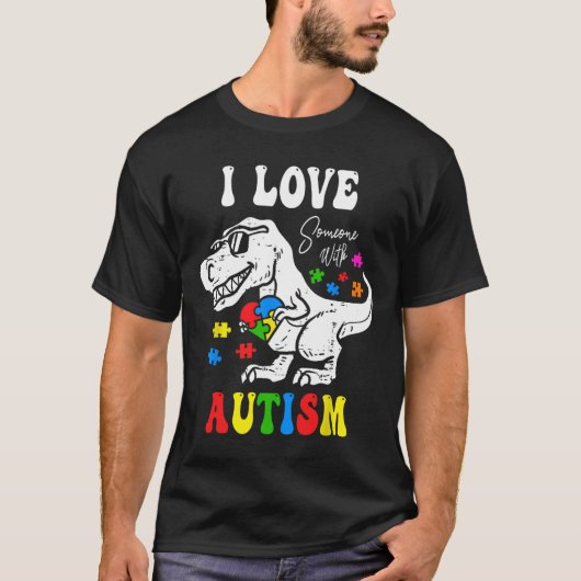 私は自閉症の家族のハートTレックスDinoで人を愛する Tシャツ (正面)