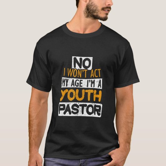 私は若い牧師である私の年齢を行動しない Tシャツ (正面)