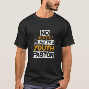 私は若い牧師である私の年齢を行動しない Tシャツ