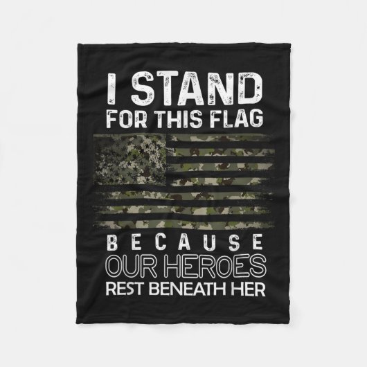 私は英雄たちが残っているので、この旗のために立つ フリースブランケット (正面)