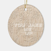 私は茶色のハクナマタタ行く木が大好き セラミックオーナメント (左)