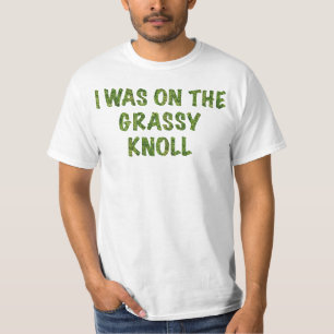 私は草が茂った小山にありました Tシャツ