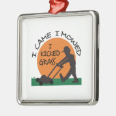 私は草を蹴った メタルオーナメント (左)