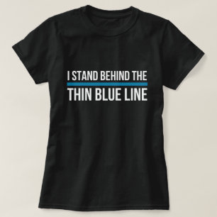 私は薄いブルーラインの後ろに立ちます Tシャツ
