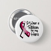 私は衣服にブルゴーニュと白いリボンを私のヒーロー 缶バッジ (正面&裏面)