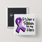 私は衣服に紫のリボンを飾る 缶バッジ (正面&裏面)