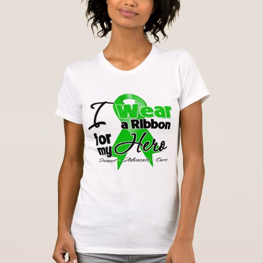 私は衣服に緑のリボンを付ける Tシャツ (正面)