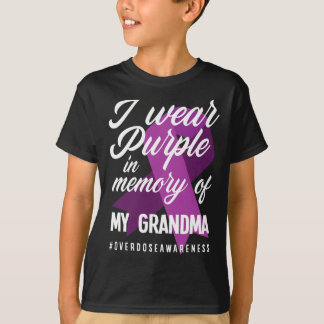 私は衣服パープル私のおばあちゃんの過剰摂取Awのためのメモリ Tシャツ
