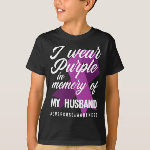 私は衣服パープル私の夫のためのメモリ過剰摂取Aw Tシャツ