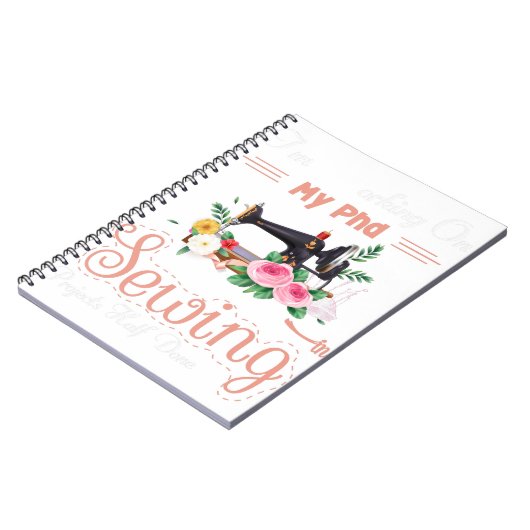 私は裁縫で半分行われた博士課程のプロジェクトに取り組んでいる ノートブック (左側)