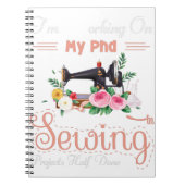 私は裁縫で半分行われた博士課程のプロジェクトに取り組んでいる ノートブック (正面)