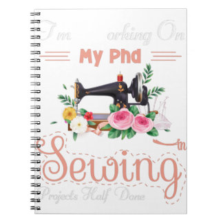 私は裁縫で半分行われた博士課程のプロジェクトに取り組んでいる ノートブック
