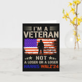私は裏切られた退役軍人じゃない、馬鹿でも敗北者でもない、トランプに反対だ カード (黄色い花)