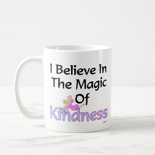 私は親切さの妖精の魔法で信じます コーヒーマグカップ (左)