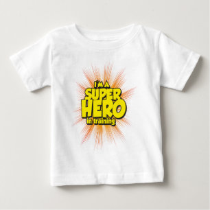 私は訓練のスーパーヒーローです ベビーTシャツ