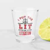 私は訴訟弁護士の訴訟事件審判に採点した ショットグラス (正面)