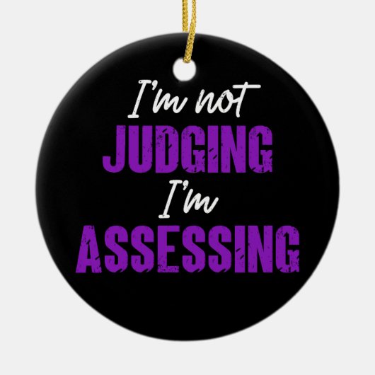 私は評価を判断していない、ソーシャルワーカおもしろいー セラミックオーナメント (正面)