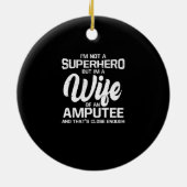 私は誇りを持ったスーパーヒーローではなくアンプティーの妻だ セラミックオーナメント (裏面)