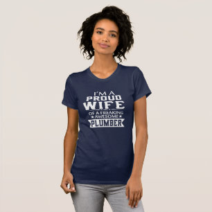 私は誇り高い鉛管工の妻です Tシャツ