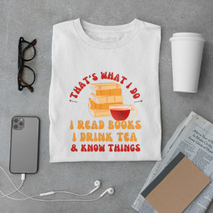 私は読お茶を飲んで知っている本だおもしろい Tシャツ