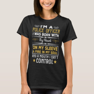 私は警察官生まれでハートも可愛い Tシャツ