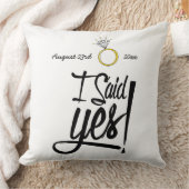 私は賛成しました! 婚約の日付とパーソナライズ クッション (ブランケット)